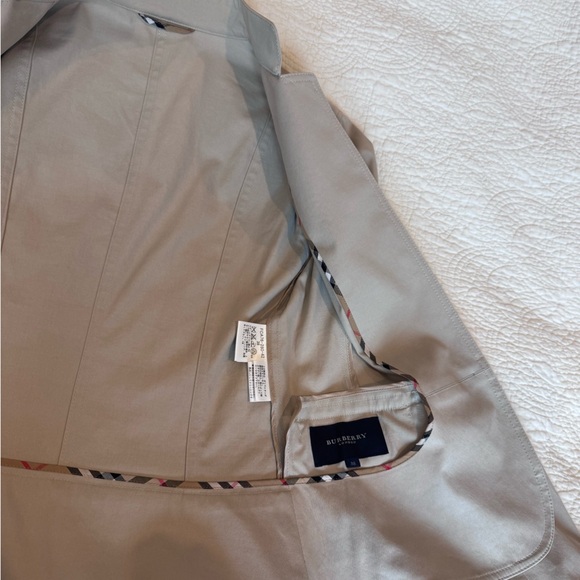 NWT Burberry jacket - 38 - Picture 6 of 12